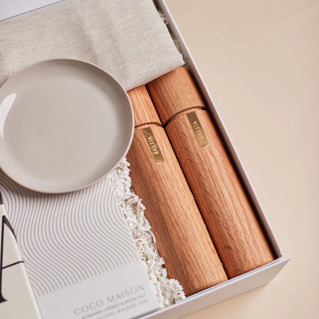 A'Lua Grandeur - We Wander